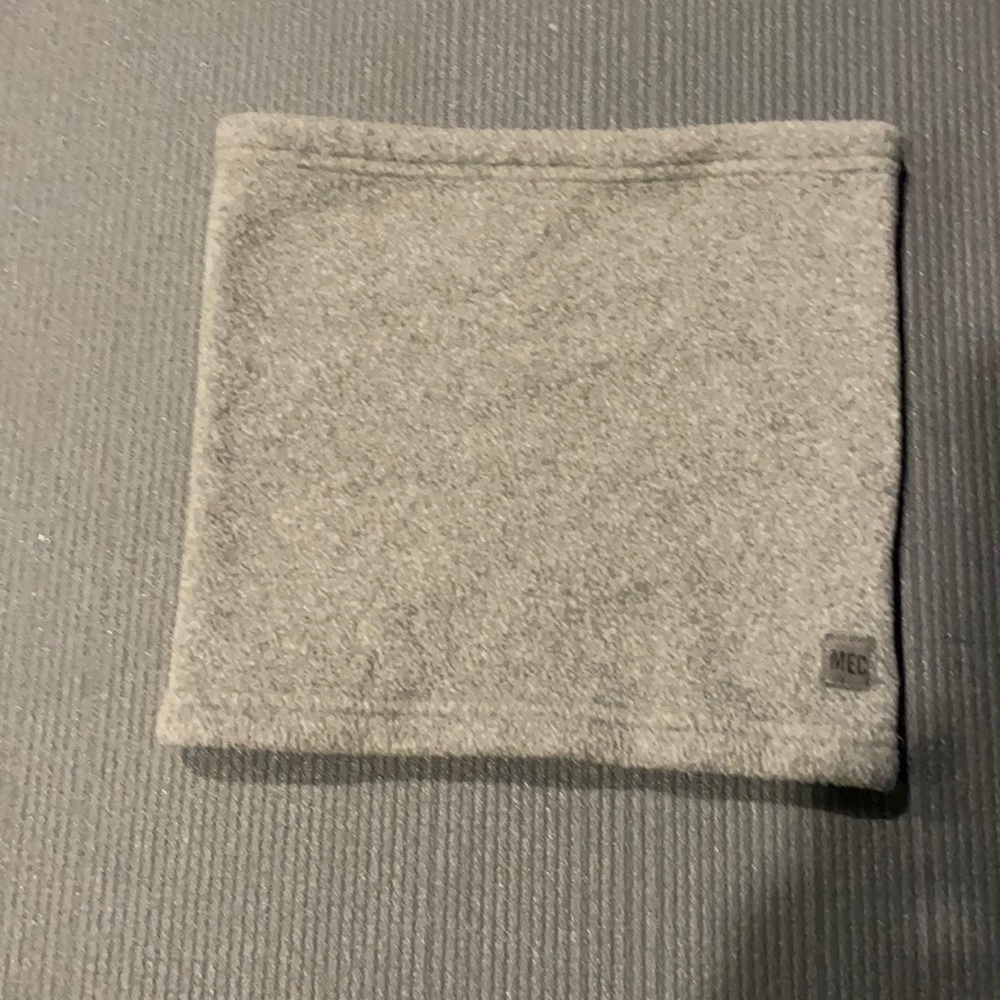 MEC neck warmer